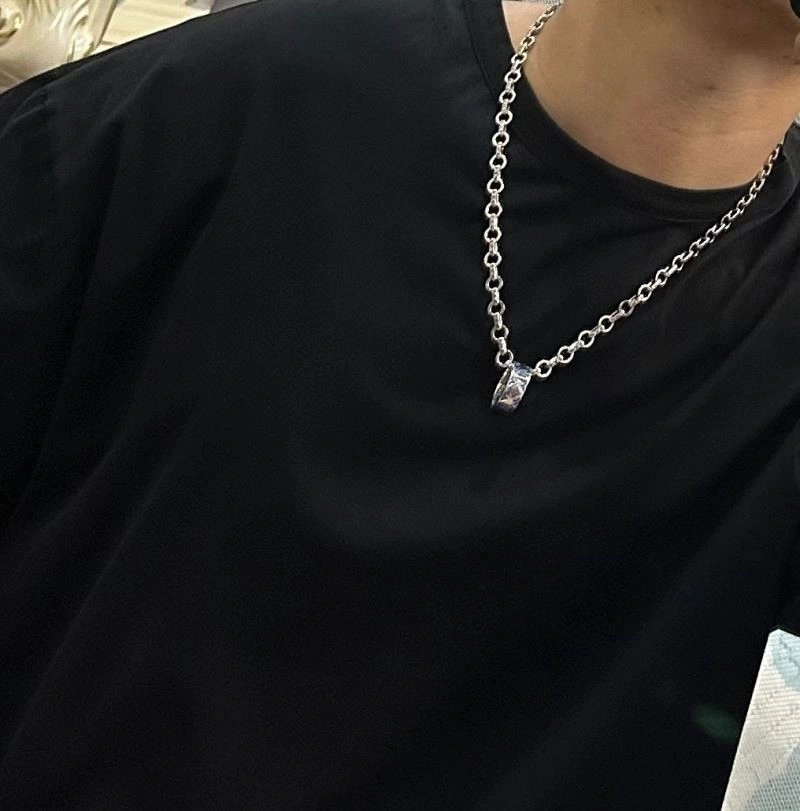 EyeCatching Louis Vuitton Necklaces 249231