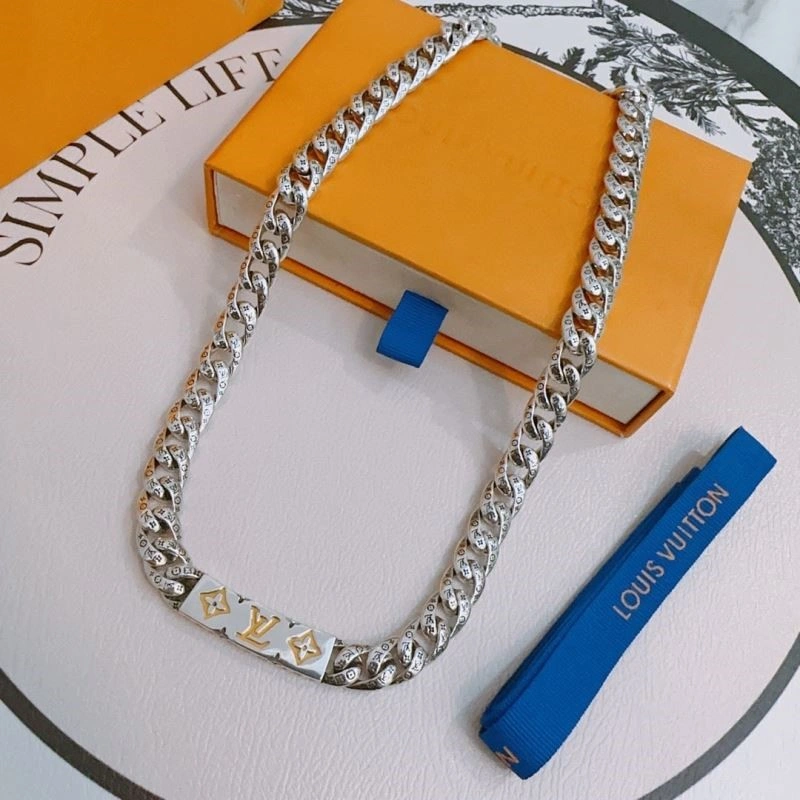 Louis Vuitton Necklaces Sporty 249229