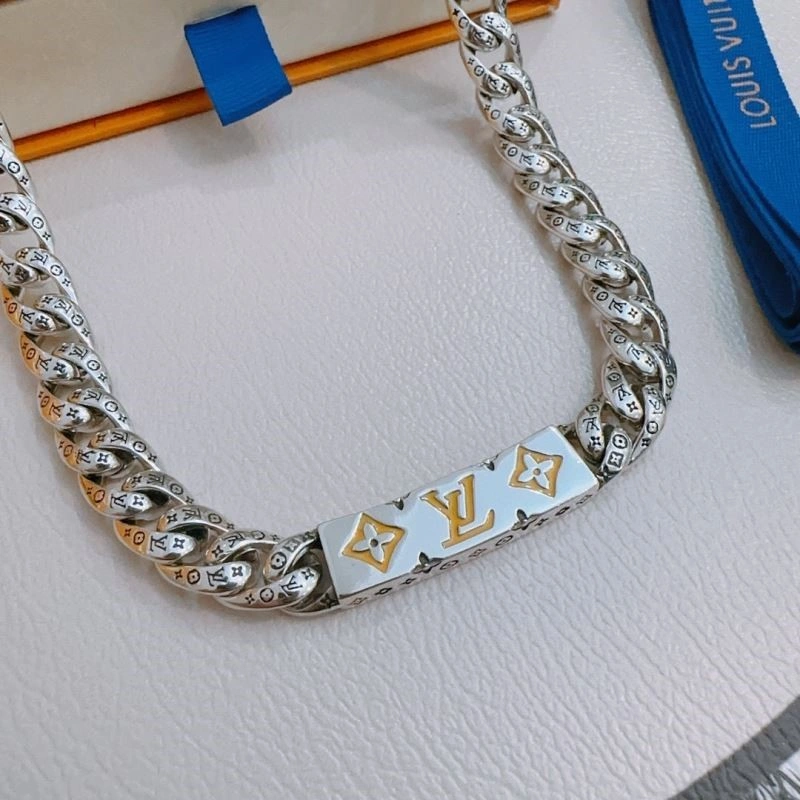Louis Vuitton Necklaces Sporty 249229