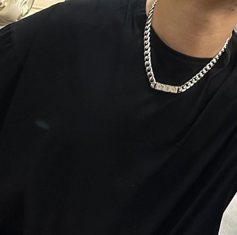 Louis Vuitton Necklaces Sporty 249229