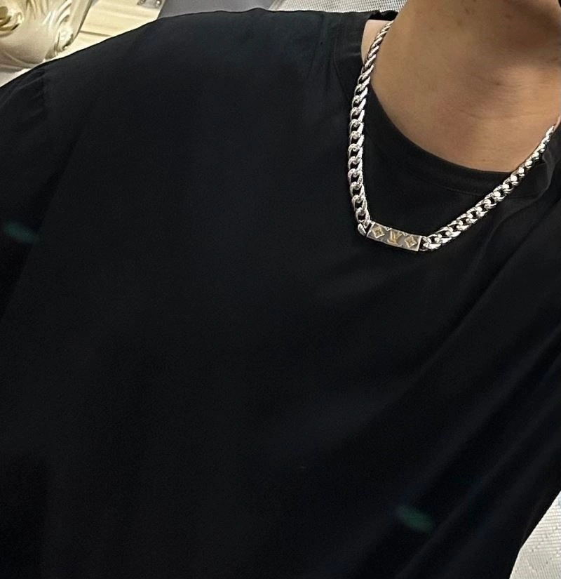 Louis Vuitton Necklaces Sporty 249229