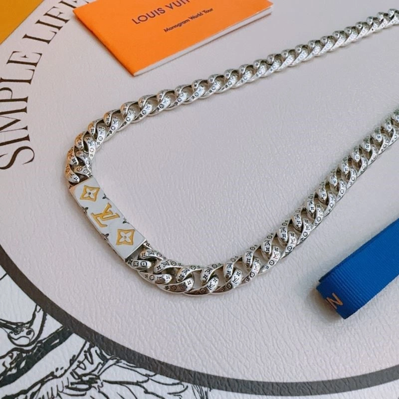 Louis Vuitton Necklaces Sporty 249229