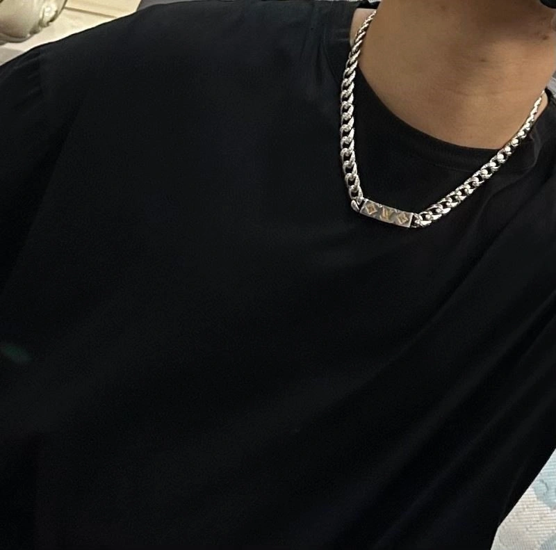 Louis Vuitton Necklaces Sporty 249229
