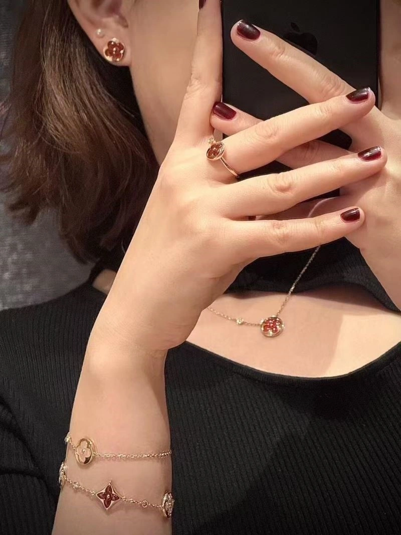 Louis Vuitton Necklaces BestValue 249227
