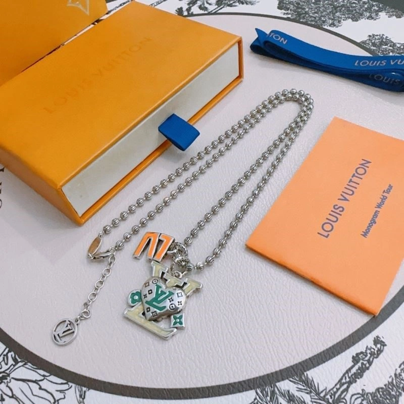 UrbanChic Louis Vuitton Necklaces 249224