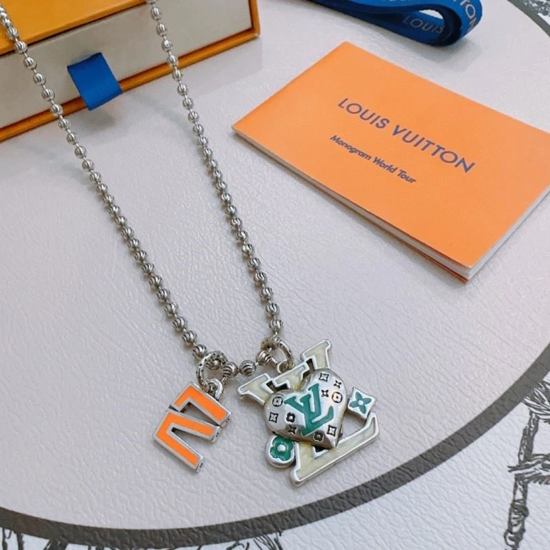UrbanChic Louis Vuitton Necklaces 249224