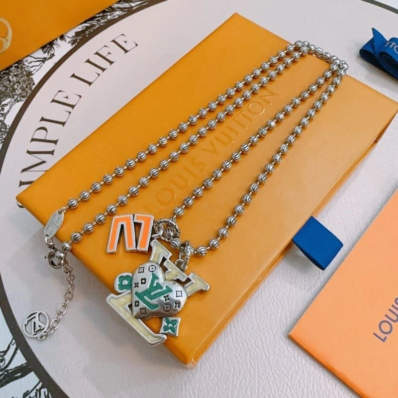 UrbanChic Louis Vuitton Necklaces 249224