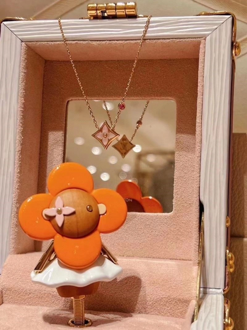 FreshLook Louis Vuitton Necklaces 249212