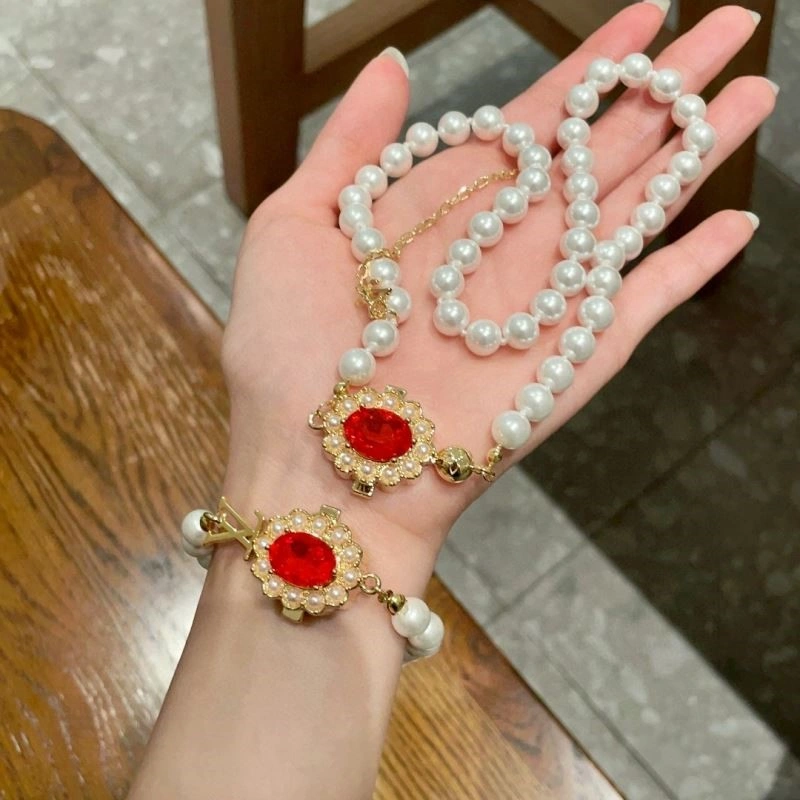 Louis Vuitton Necklaces Sleek 249215