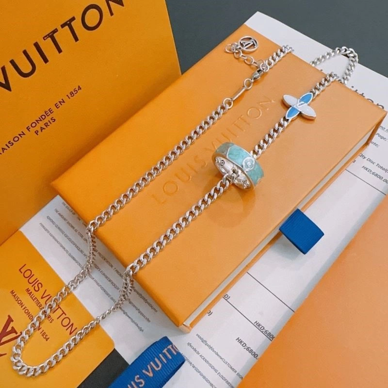 Louis Vuitton Necklaces Trendsetting 249203