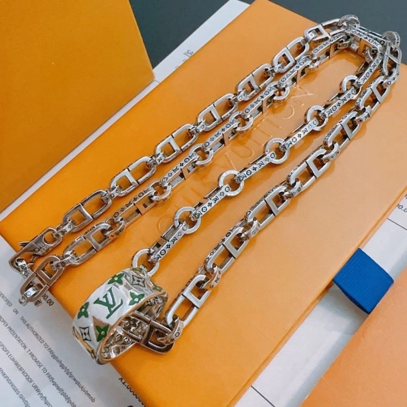 Louis Vuitton Necklaces Youthful 249205