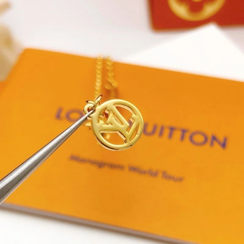 EyeCatching Louis Vuitton Necklaces 248993