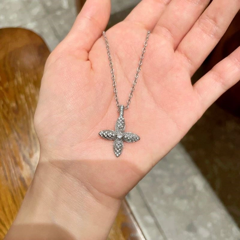 Louis Vuitton Necklaces Elegant 248974