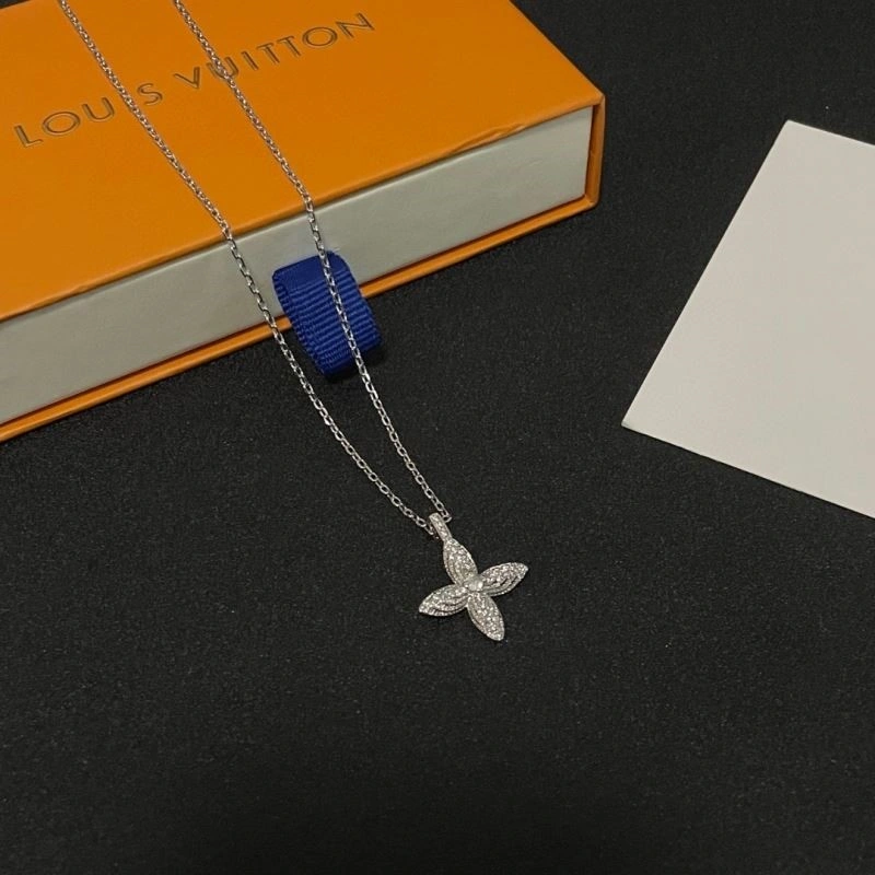 Louis Vuitton Necklaces Elegant 248974