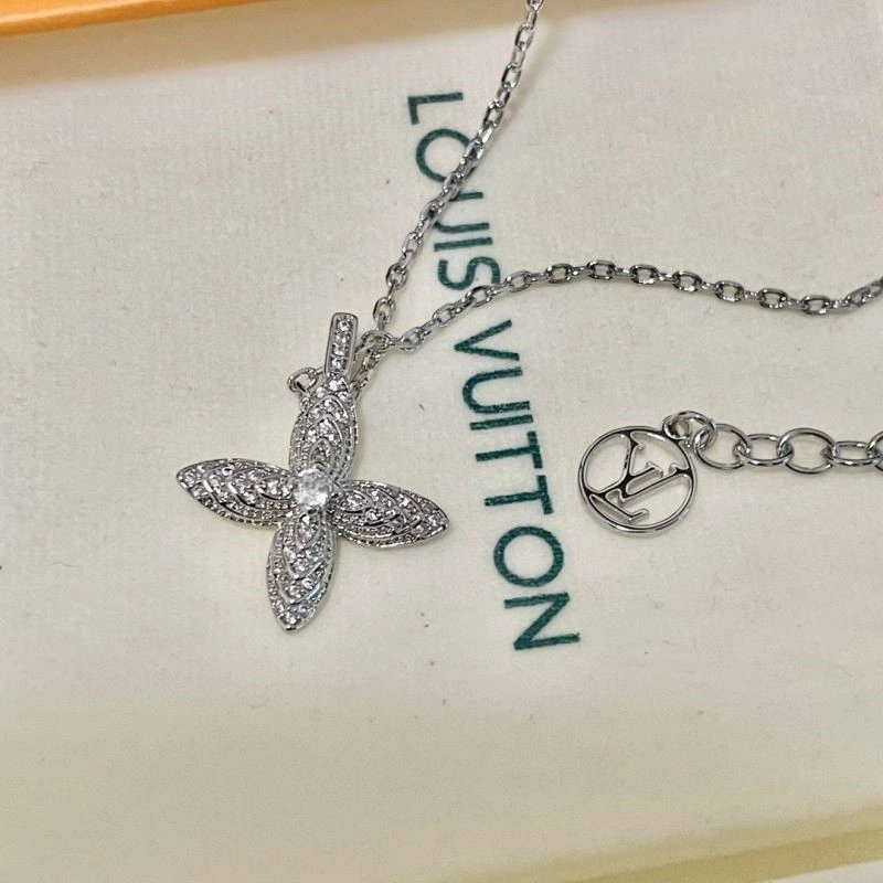 Louis Vuitton Necklaces Elegant 248974