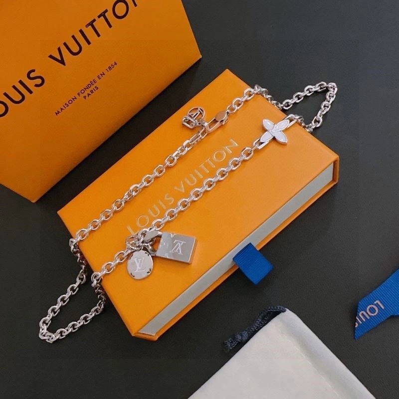 Louis Vuitton Necklaces Chic 248970