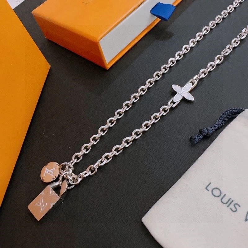 Louis Vuitton Necklaces Chic 248970
