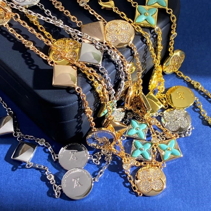 Louis Vuitton Necklaces EyeCatching 248962
