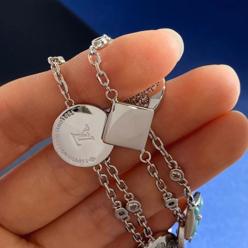 Louis Vuitton Necklaces EyeCatching 248962