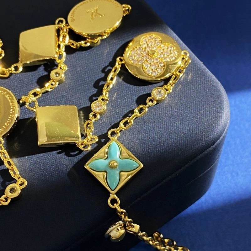 Louis Vuitton Necklaces EyeCatching 248962