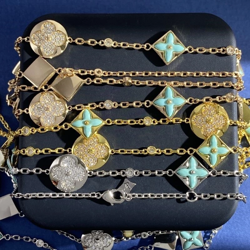 Louis Vuitton Necklaces EyeCatching 248962