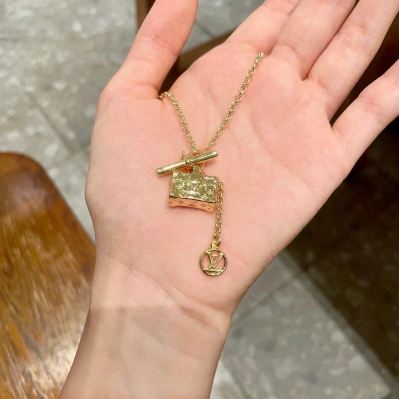 AllSeason Louis Vuitton Necklaces 248947