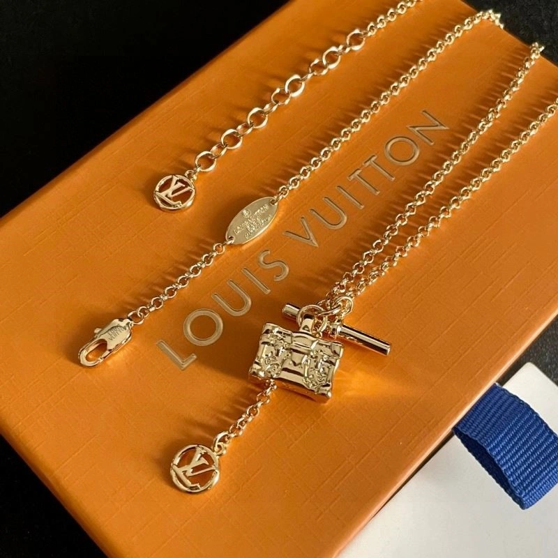 AllSeason Louis Vuitton Necklaces 248947