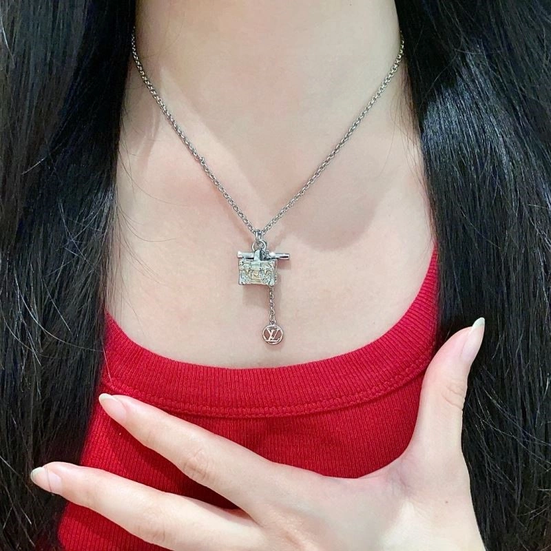 Louis Vuitton Necklaces Sophisticated 248966