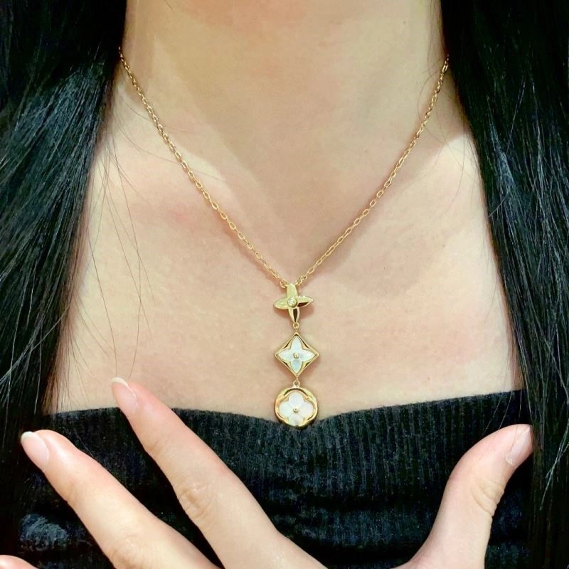 Tailored Louis Vuitton Necklaces 248961