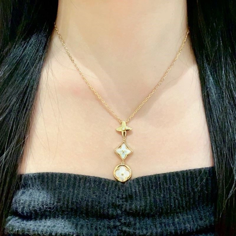 Tailored Louis Vuitton Necklaces 248961