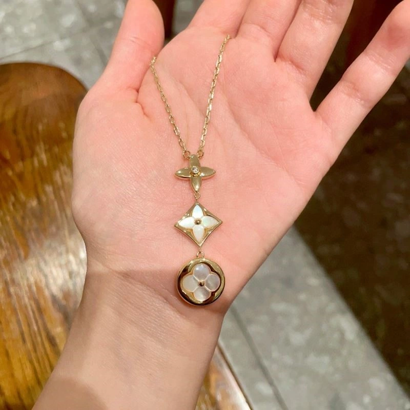 Tailored Louis Vuitton Necklaces 248961
