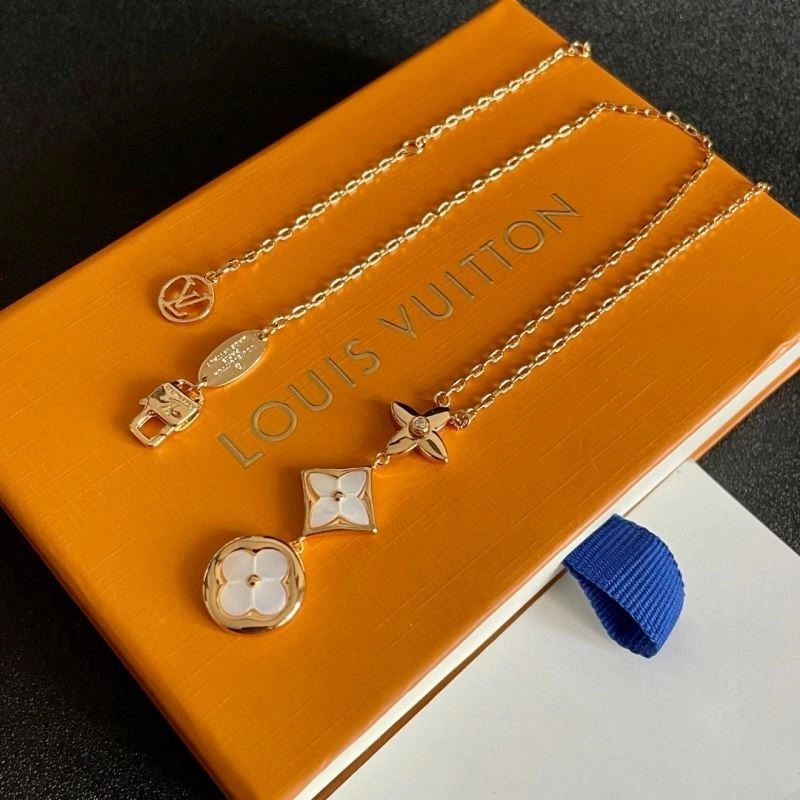 Tailored Louis Vuitton Necklaces 248961
