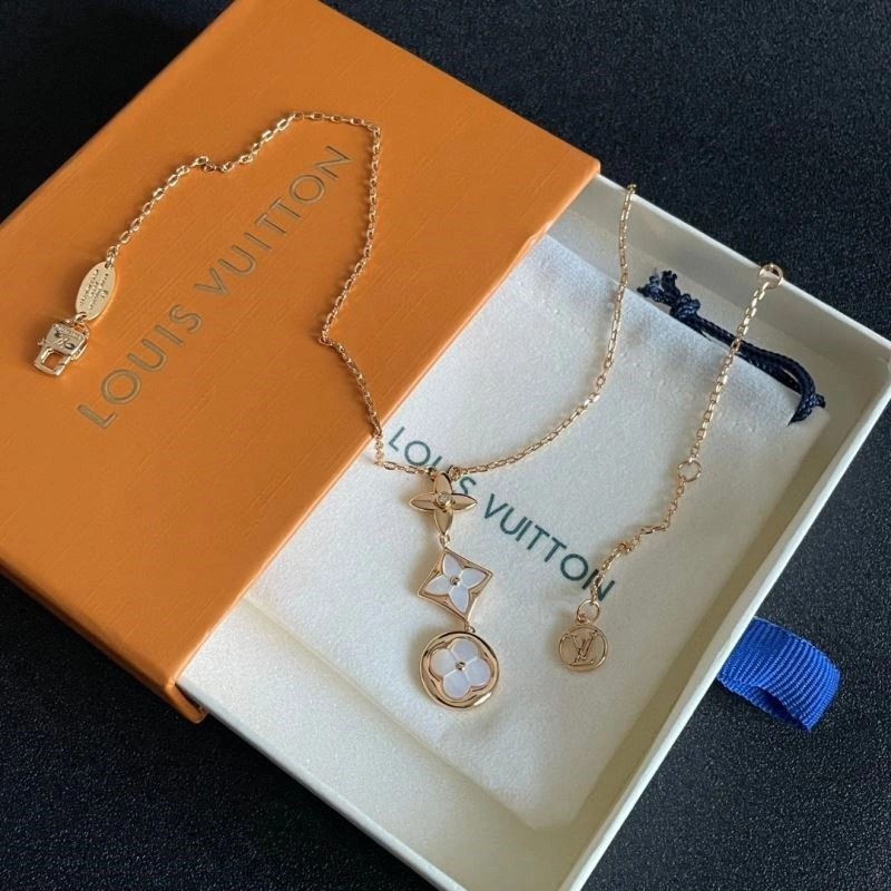 Tailored Louis Vuitton Necklaces 248961