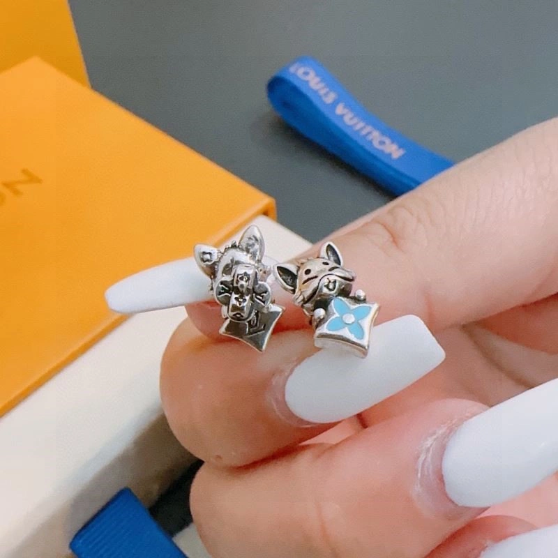 HighPerformance Louis Vuitton Necklaces 248937