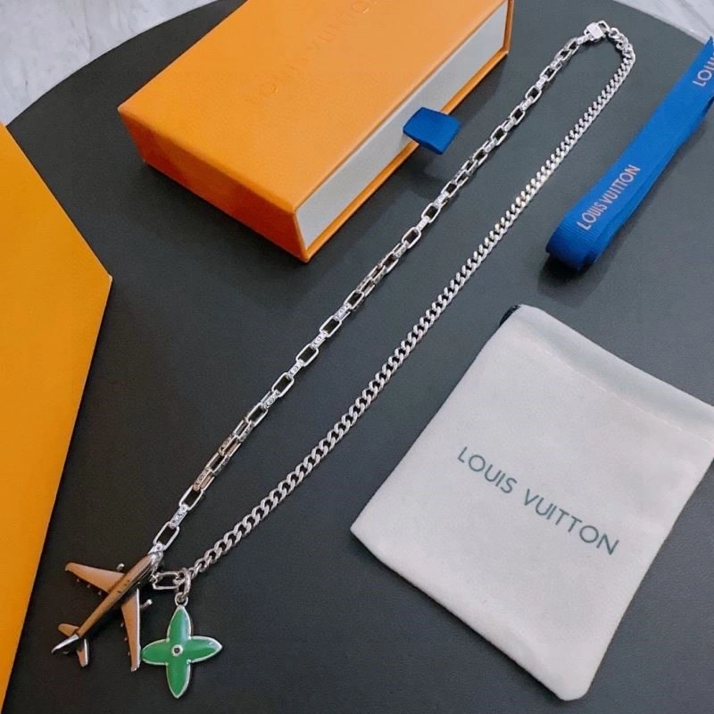 Louis Vuitton Necklaces Fashionable 248957