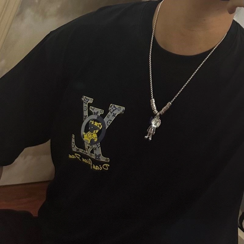 WellDesigned Louis Vuitton Necklaces 248954