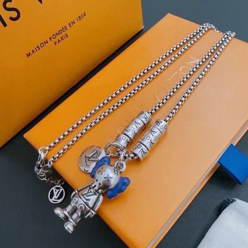 WellDesigned Louis Vuitton Necklaces 248954