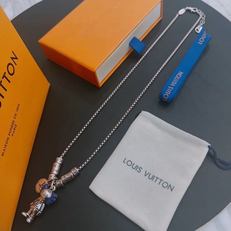 WellDesigned Louis Vuitton Necklaces 248954