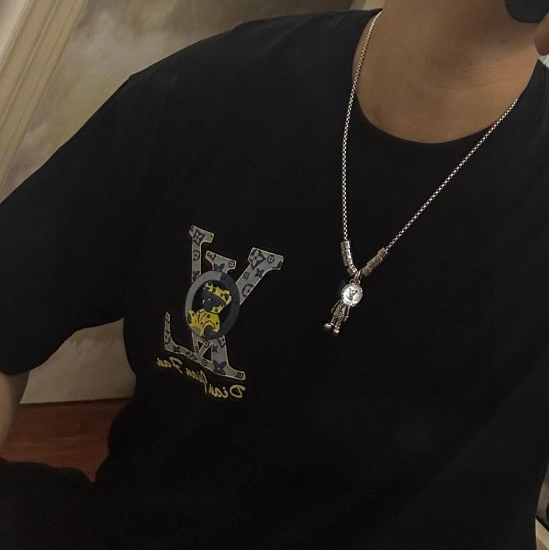 WellDesigned Louis Vuitton Necklaces 248954