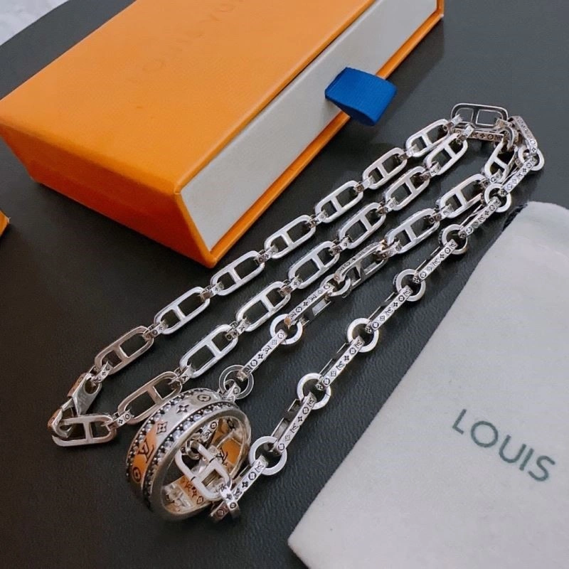 Louis Vuitton Necklaces Sophisticated 248951