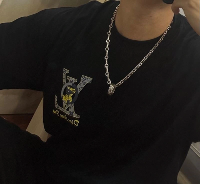 Louis Vuitton Necklaces Sophisticated 248951