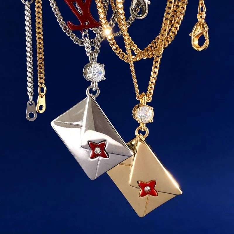 Effortless Louis Vuitton Necklaces 248940