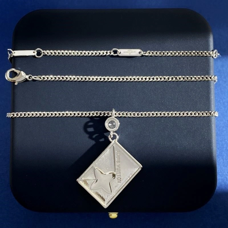 Effortless Louis Vuitton Necklaces 248940