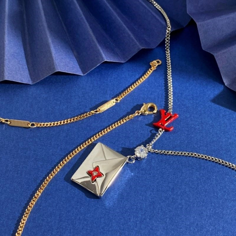 Effortless Louis Vuitton Necklaces 248940
