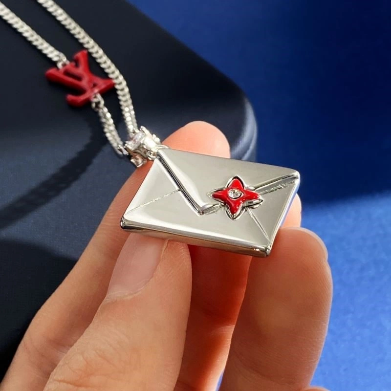 Effortless Louis Vuitton Necklaces 248940