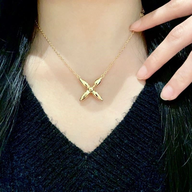 Vibrant Louis Vuitton Necklaces 248958