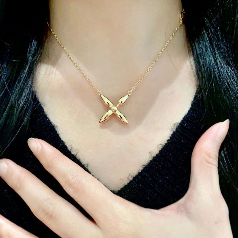 Vibrant Louis Vuitton Necklaces 248958