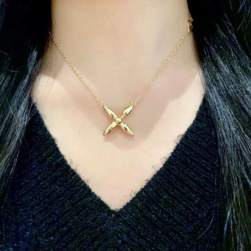 Vibrant Louis Vuitton Necklaces 248958