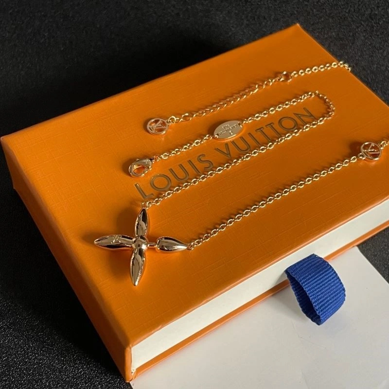 Vibrant Louis Vuitton Necklaces 248958