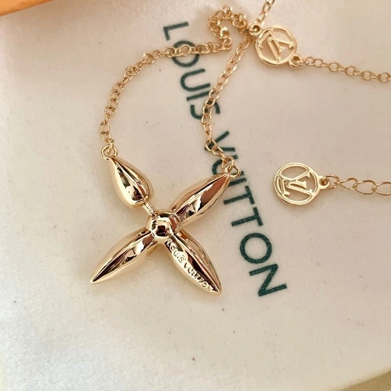 Vibrant Louis Vuitton Necklaces 248958